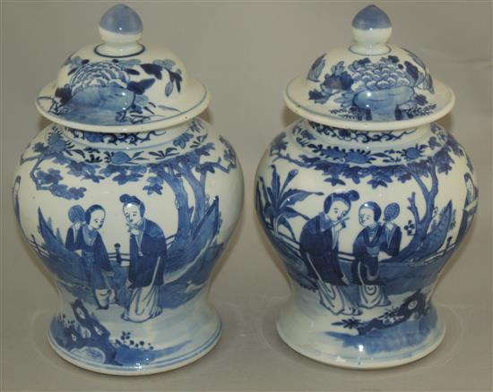 A pair of Chinese blue and white jars and covers, late 19th century, 28cm